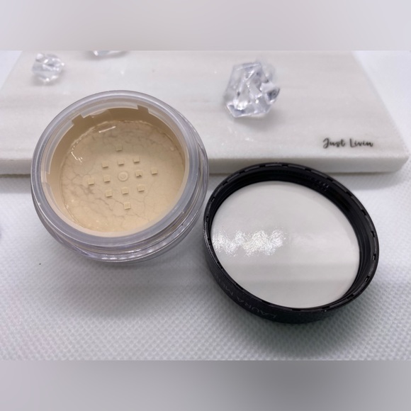 💋 Translucent Loose Setting Powder - Picture 4 of 9